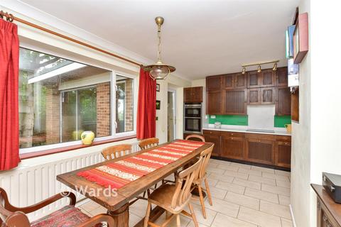 6 bed property, in Lords Wood Lane, £500,000