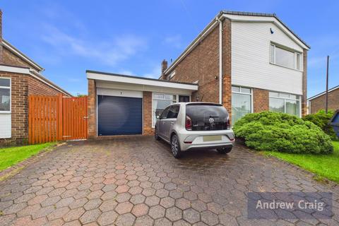 4 bed property, in Ashton Way, £300,000