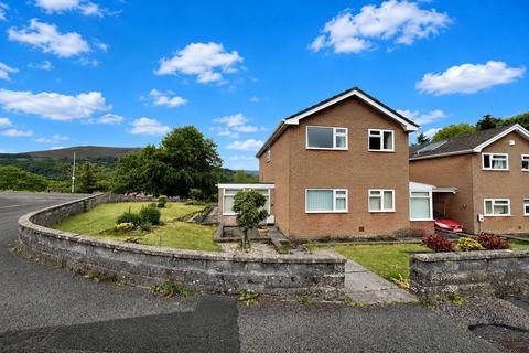 3 bed property, in Meadow Lane, £420,000