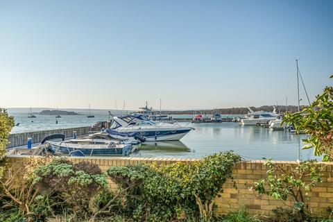 2 bed property, in Lake Avenue, £742,500