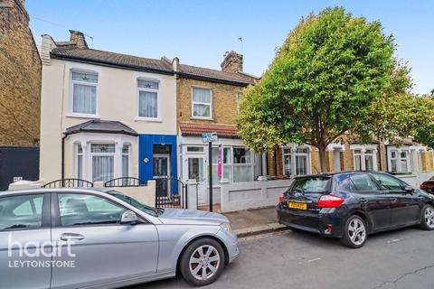 1 bed property, in Pearcroft Road, £300,000