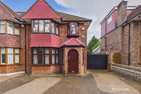 3 bed property, in Salmon Street, £950,000