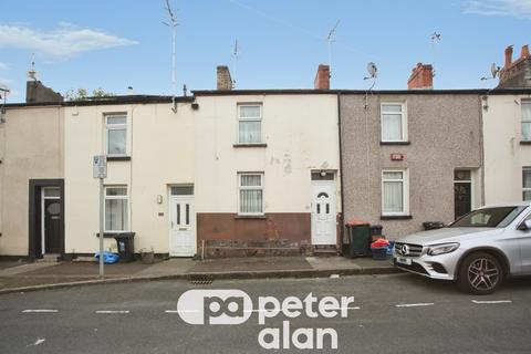 2 bed property, in Jones Street, £80,000