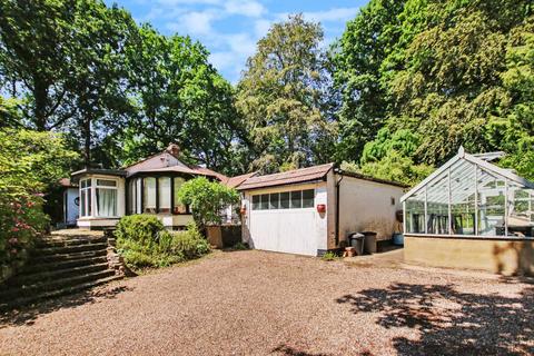 3 bed property, in Lake View, £850,000