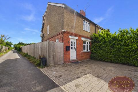 3 bed property, in Northampton Lane North, £325,000