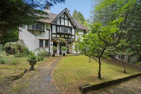 5 bed property, in Chorleywood Road, £1,650,000