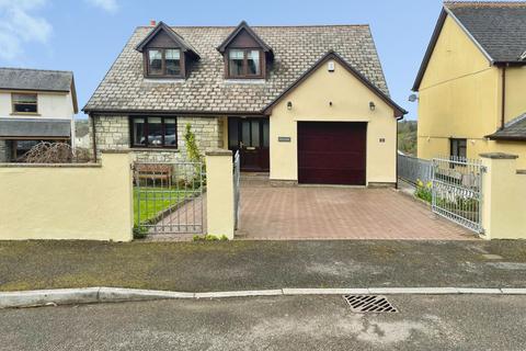 4 bed property, in Heol Ty Nant, £399,950