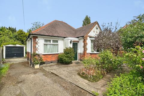 2 bed property, in Iris Avenue, £325,000