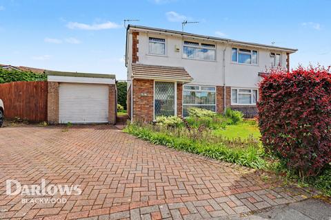 3 bed property, in Blackwood NP12, £230,000