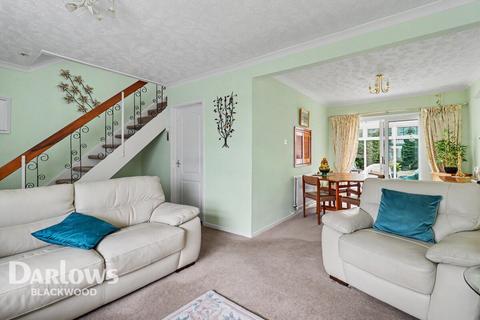 3 bed property, in Blackwood NP12, £230,000