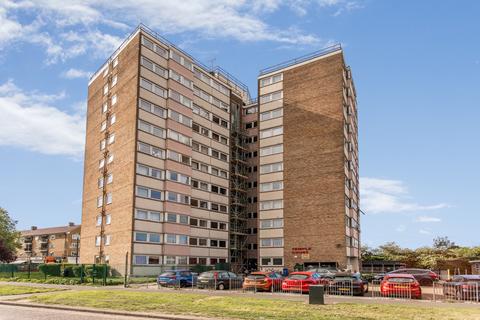 2 bed property, in Temple Court, £80,000