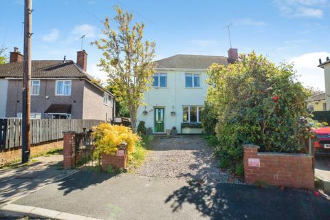2 bed property, in Cherry Grove, £150,000