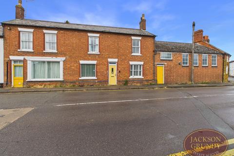 4 bed property, in High Street, £350,000
