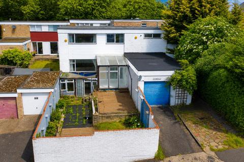 4 bed property, in Wharfedale, £400,000