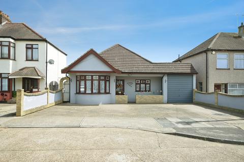 4 bed property, in Ferndale Road, £625,000