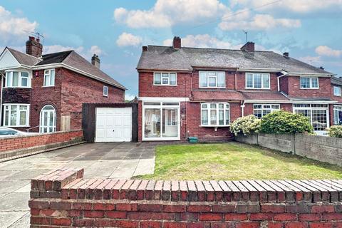 3 bed property, in Glebefields Road, £230,000