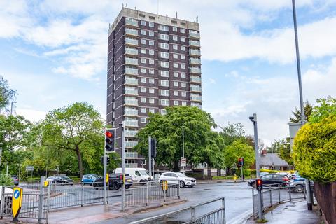 2 bed property, in Corporation Street, £90,000