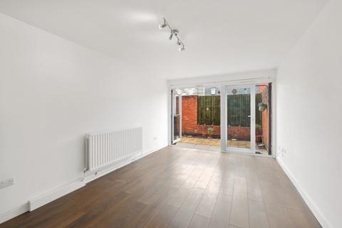 1 bed property, in Stourhead Gardens, £260,000