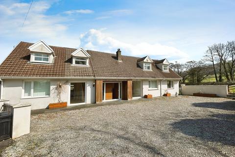 4 bed property, in St. Mary Hill, £850,000