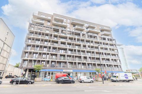 2 bed property, in Windsor Road, £295,000