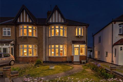 3 bed property, in Beech Avenue, £675,000