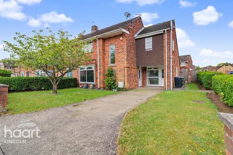 3 bed property, in Tothill Close, £250,000
