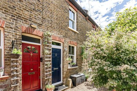 2 bed property, in Wrotham Road, £685,000
