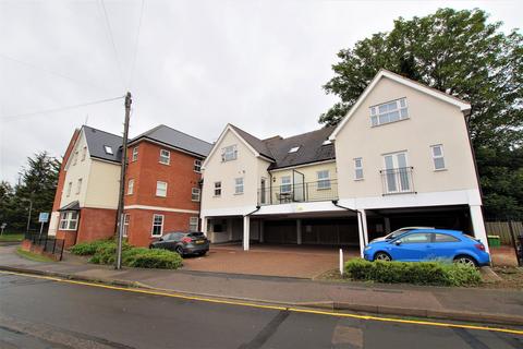 2 bed property, in The Approach, £250,000