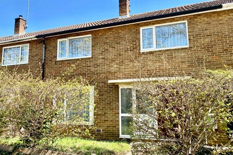 3 bed property, in Oaks Cross, £275,000
