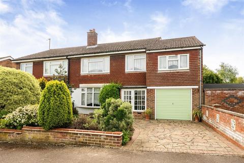 4 bed property, in Starling Way, £415,000