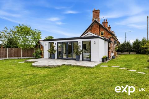 3 bed property, in Forest Side, £375,000