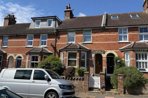 2 bed property, in Hurst Road, £360,000