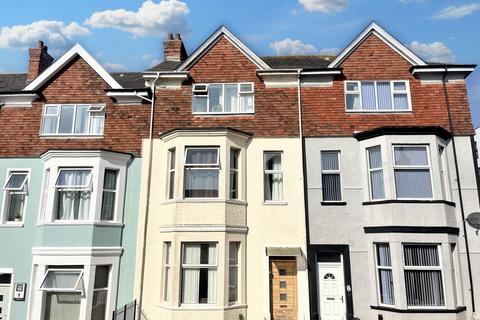 8 bed property, in Addison Road, £425,000
