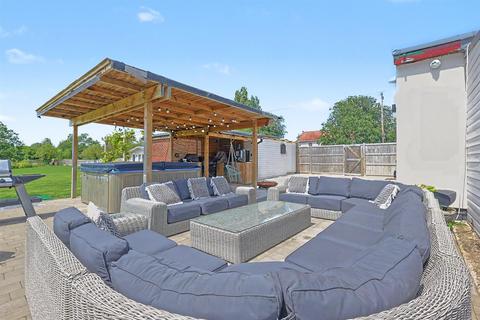 3 bed property, in Church Road, £825,000