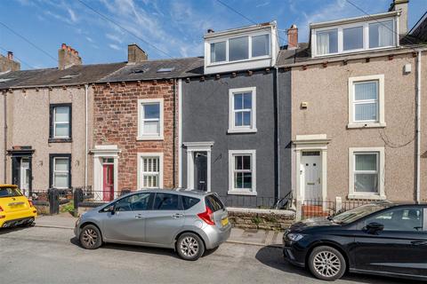 3 bed property, in East Road, £130,000