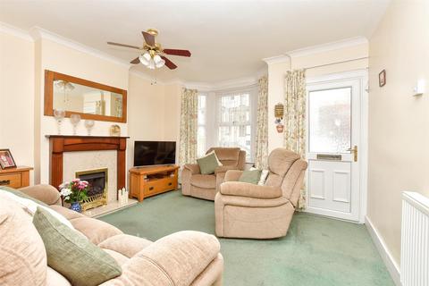 3 bed property, in Clive Road, £260,000