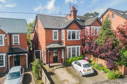 3 bed property, in Priest Hill, £600,000