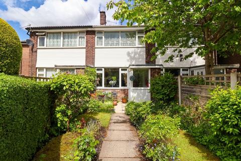 2 bed property, in Brookside Close, £199,950