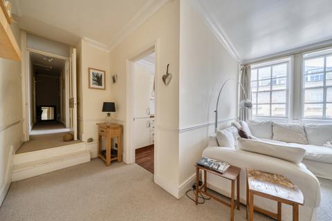 1 bed property, in St. James's Parade, £240,000