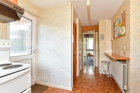 4 bed property, in St. Leonard's Road, £525,000