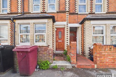 4 bed property, in Pitcroft Avenue, £325,000