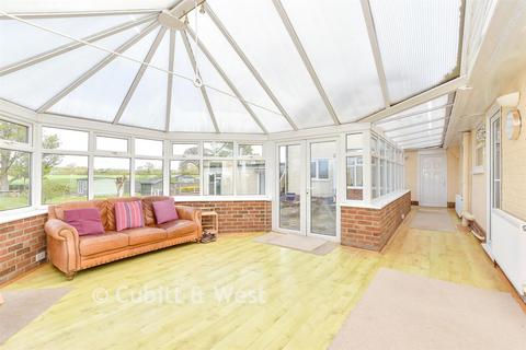 5 bed property, in Main Road, £750,000