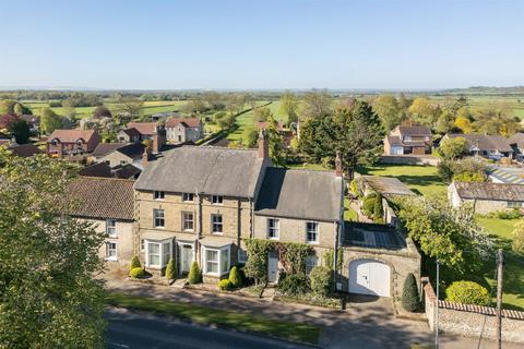 6 bed property, in Middleton, £900,000