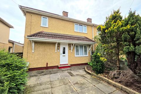 3 bed property, in Russet Close, £190,000