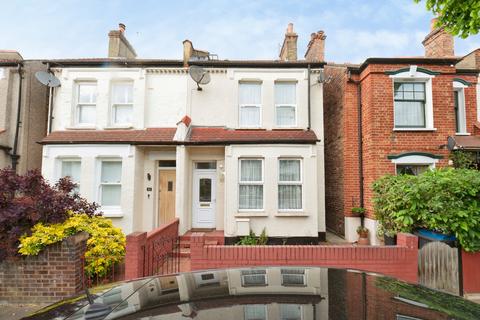 3 bed property, in Marlborough Road, £750,000