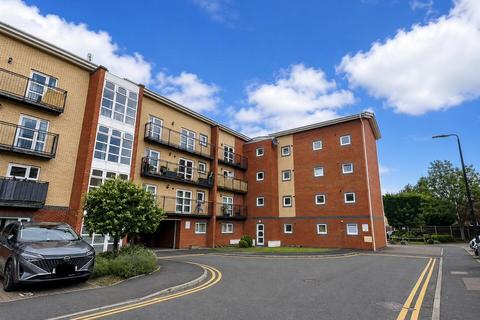 1 bed property, in Wharf Road, £165,000