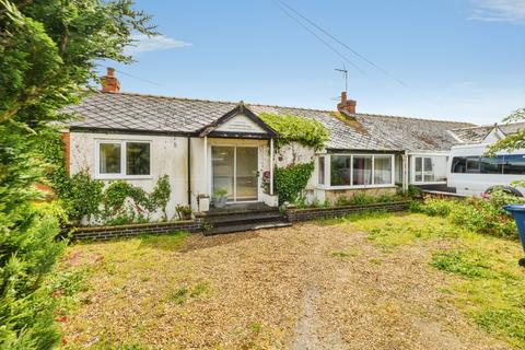 2 bed property, in Wragby Road East, £165,000