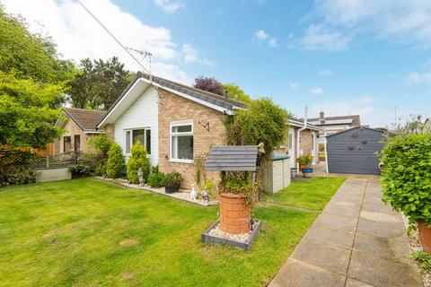 3 bed property, in Chiltern Crescent, £325,000