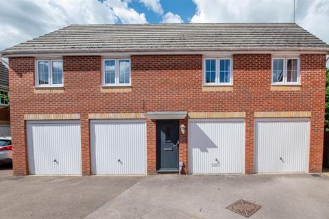 2 bed property, in Regency Court, £200,000