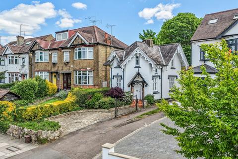 2 bed property, in Elm Lodge, £950,000